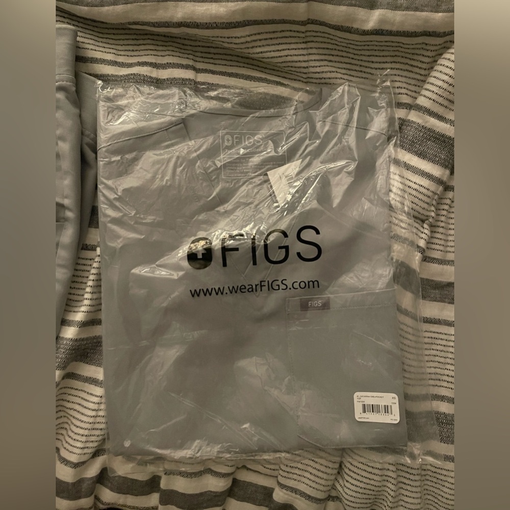 Figs Catalina Scrub top Cement XS